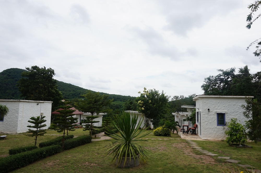 whiterock resort pakchong