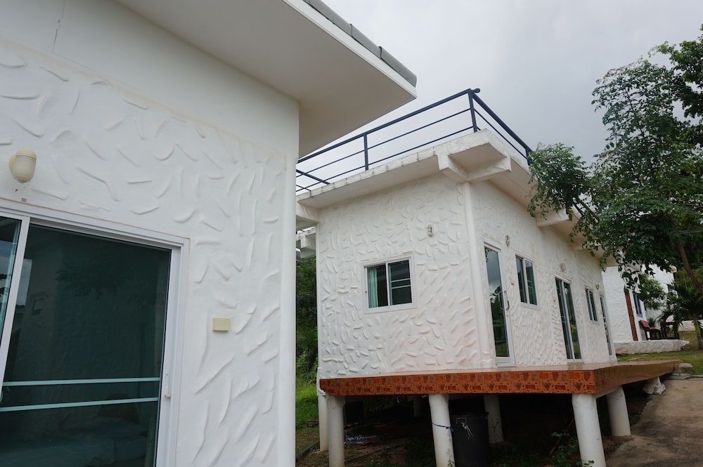 whiterock resort pakchong