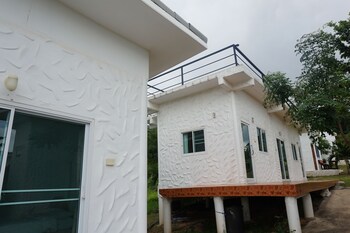 whiterock resort pakchong