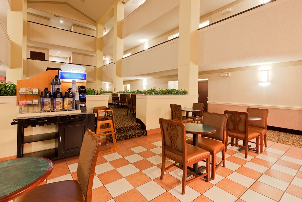 holiday inn express and suites birmingham trussville by ihg