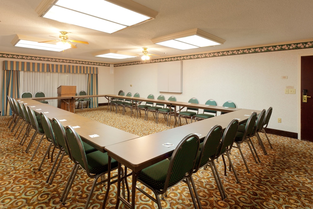 holiday inn express and suites birmingham trussville by ihg