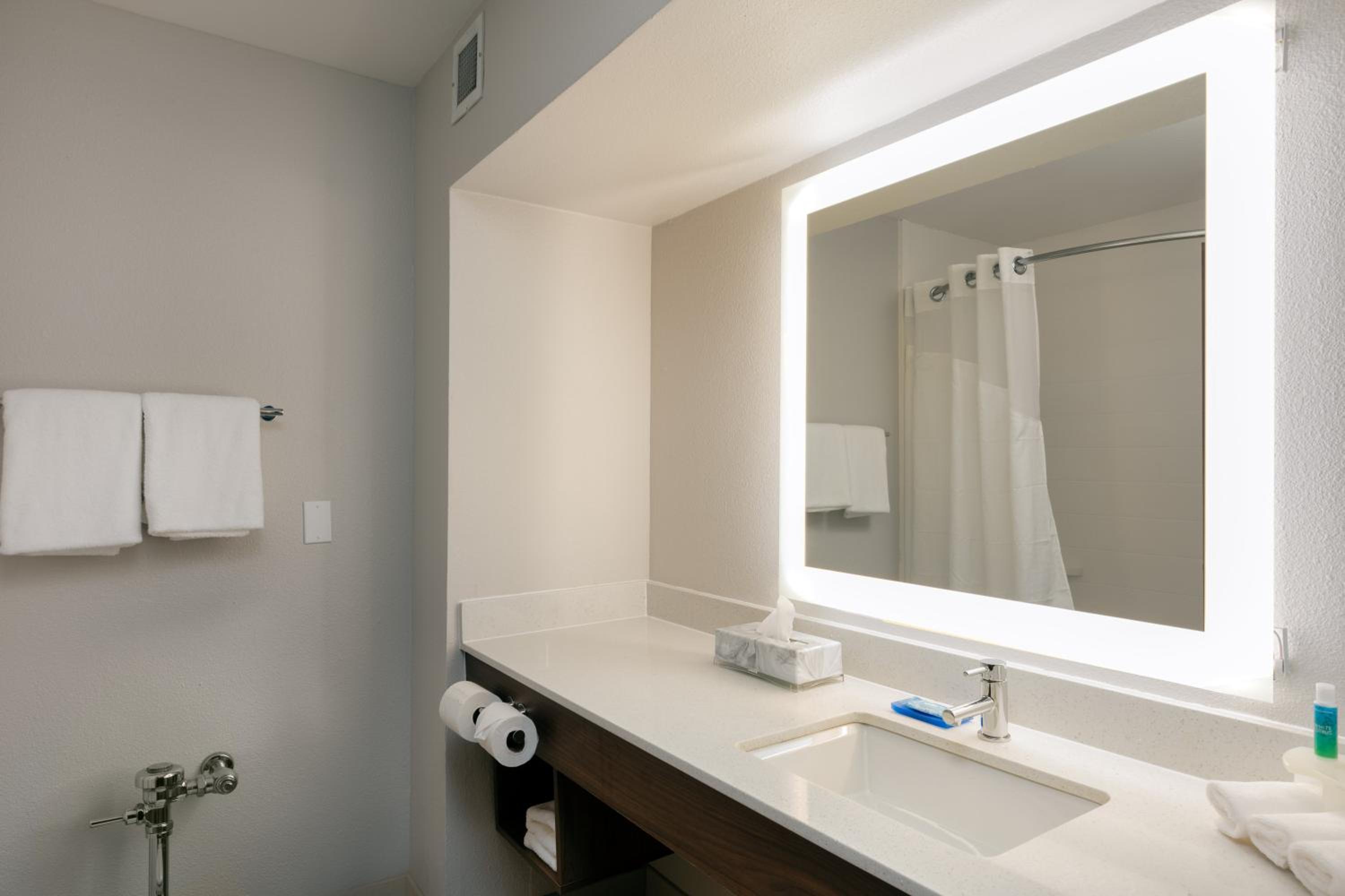 holiday inn express and suites milton east i 10 by ihg