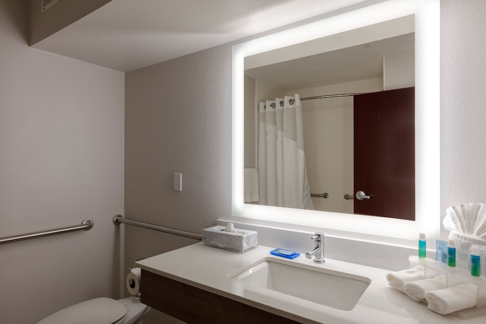 holiday inn express and suites milton east i 10 by ihg