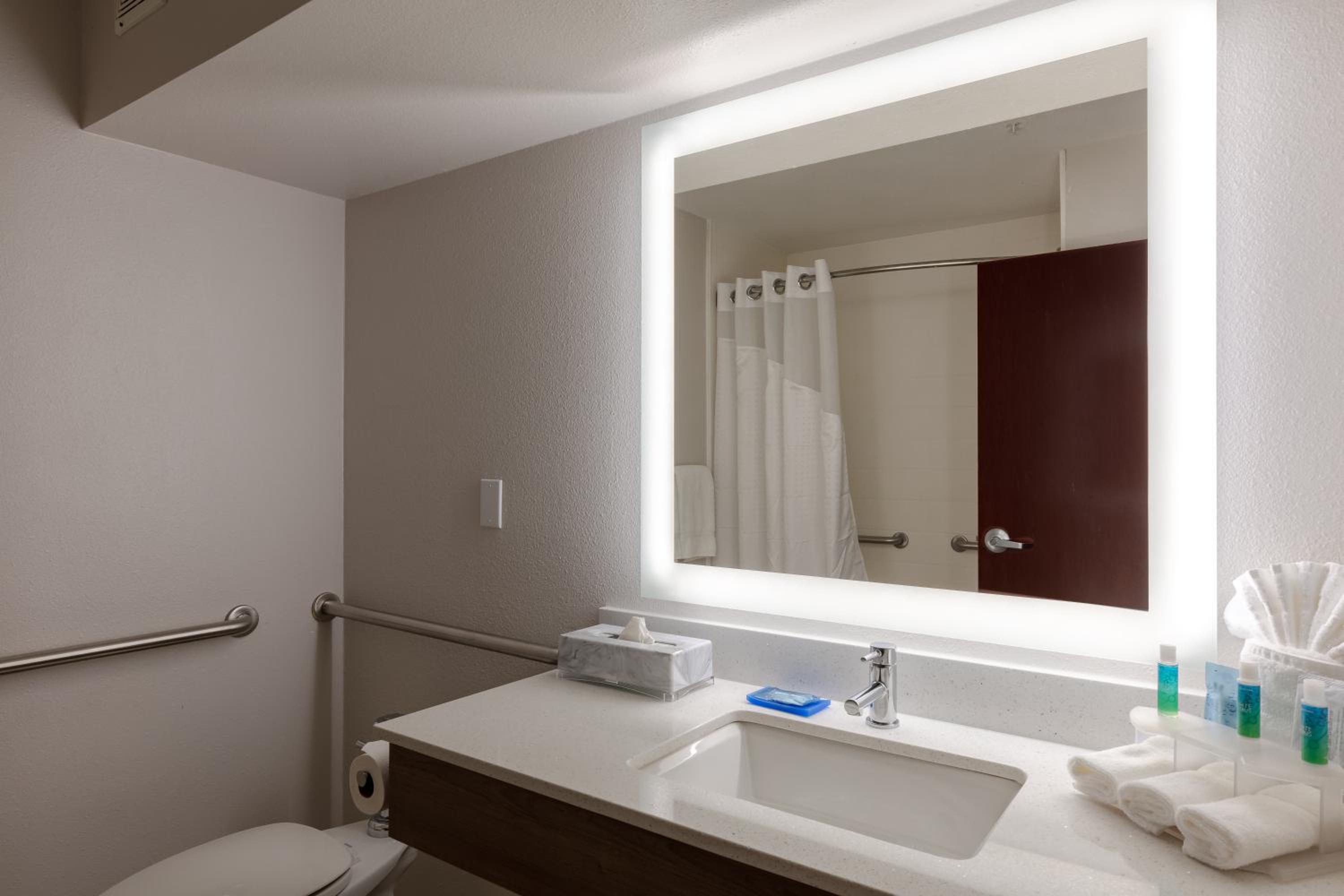 holiday inn express and suites milton east i 10 by ihg
