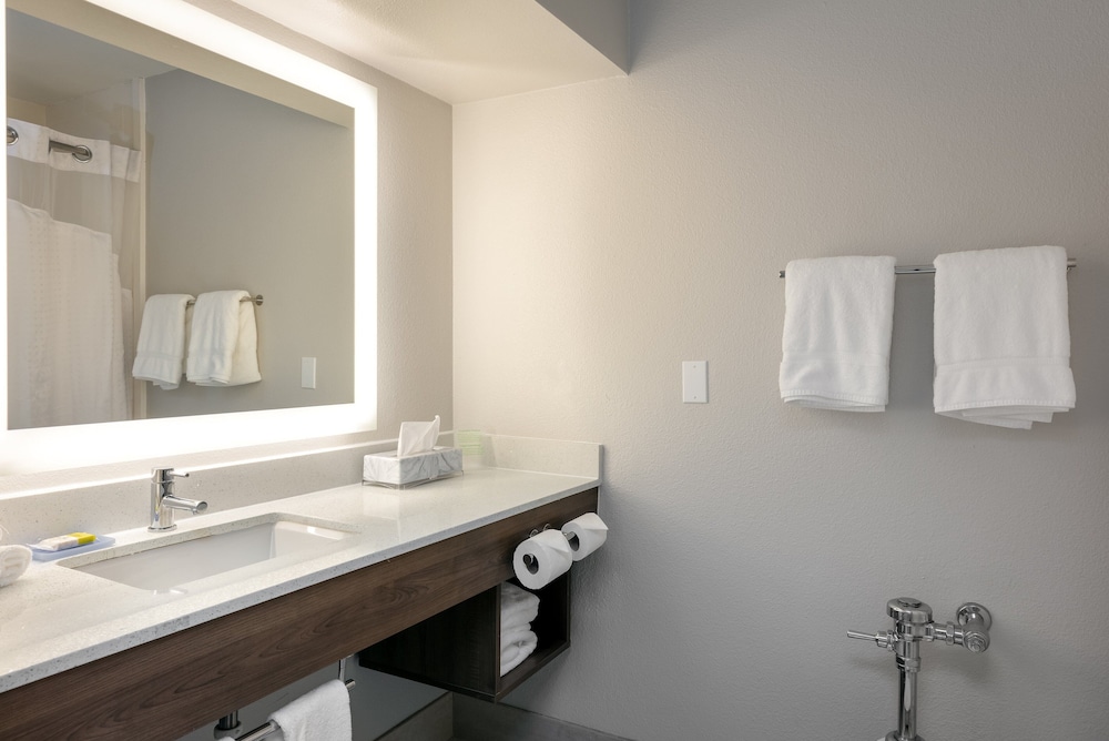 holiday inn express and suites milton east i 10 by ihg