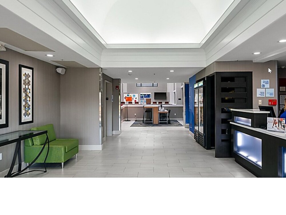 holiday inn express and suites milton east i 10 by ihg