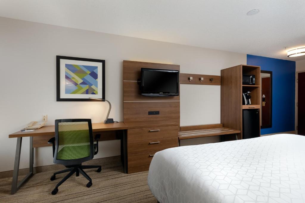 holiday inn express and suites milton east i 10 by ihg