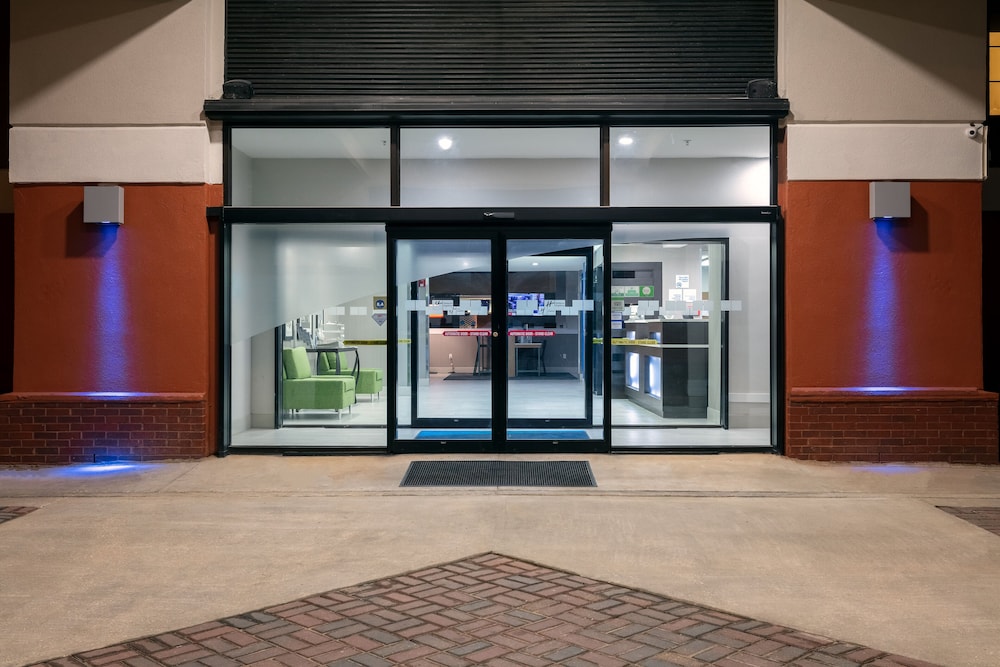 holiday inn express and suites milton east i 10 by ihg