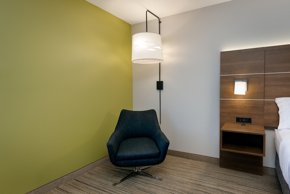 holiday inn express and suites milton east i 10 by ihg