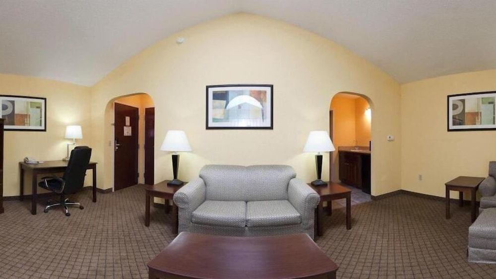 holiday inn express and suites milton east i 10 by ihg