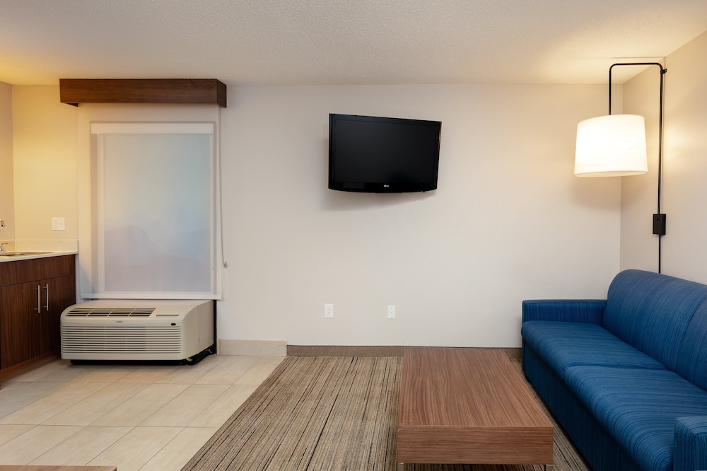 holiday inn express and suites milton east i 10 by ihg