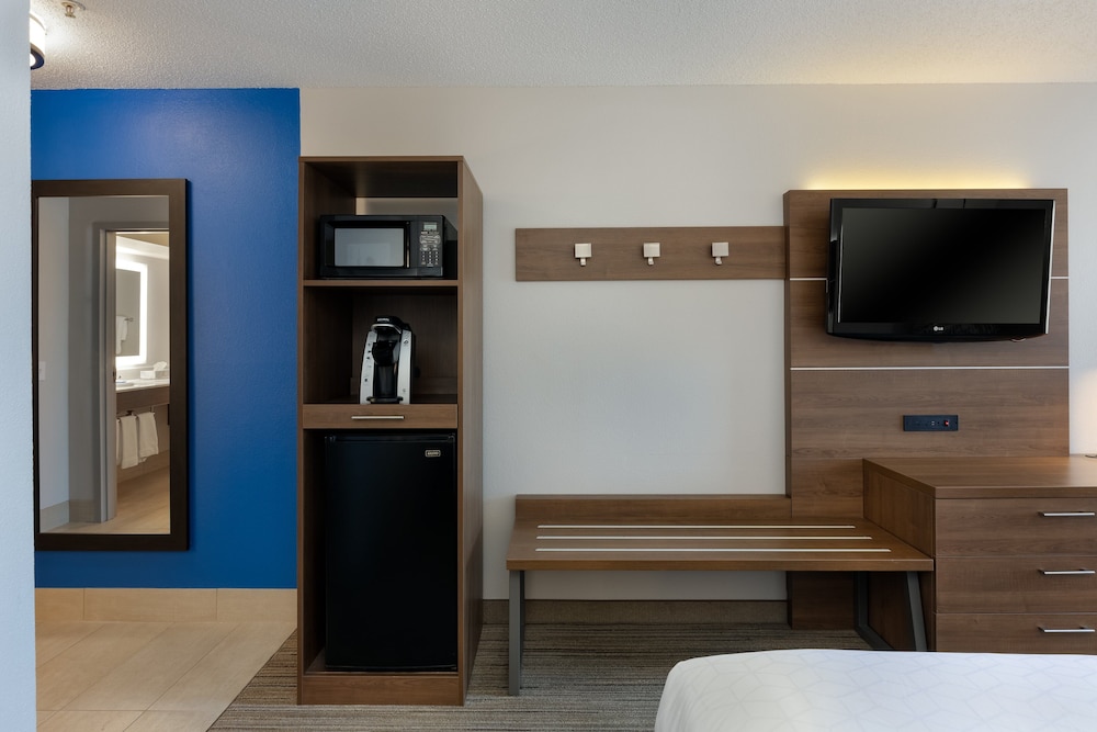 holiday inn express and suites milton east i 10 by ihg