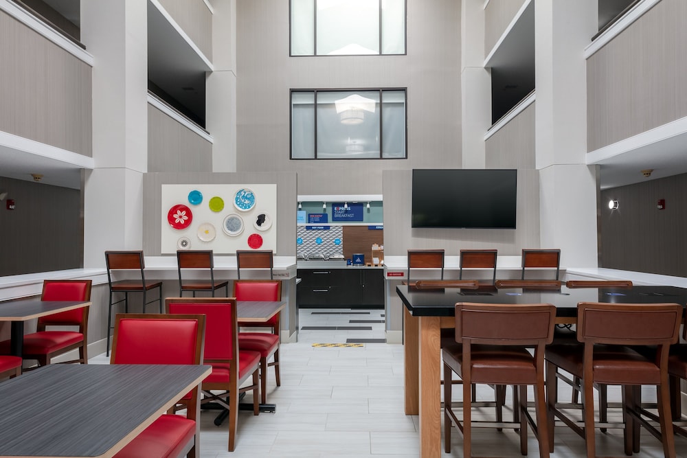 holiday inn express and suites milton east i 10 by ihg