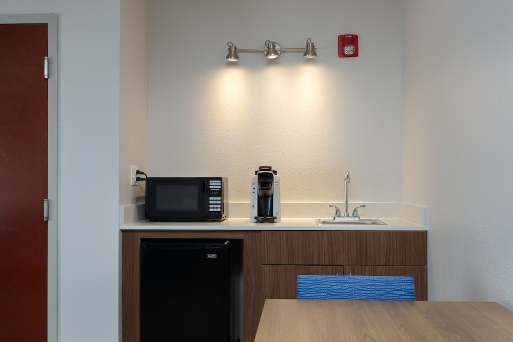 holiday inn express and suites milton east i 10 by ihg