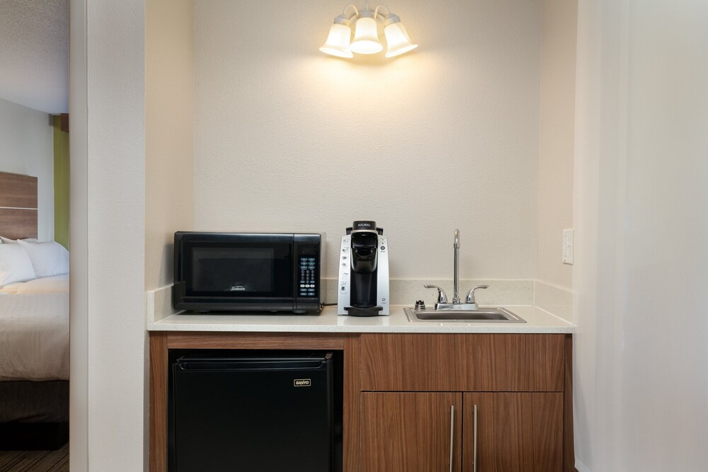 holiday inn express and suites milton east i 10 by ihg