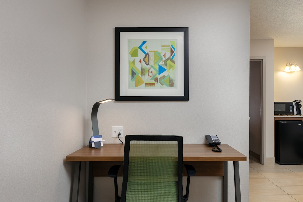 holiday inn express and suites milton east i 10 by ihg
