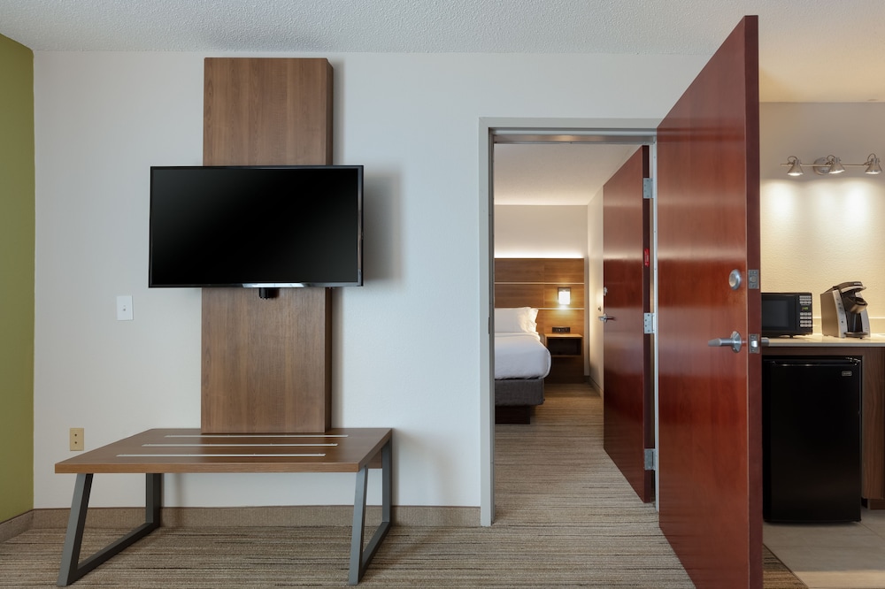 holiday inn express and suites milton east i 10 by ihg