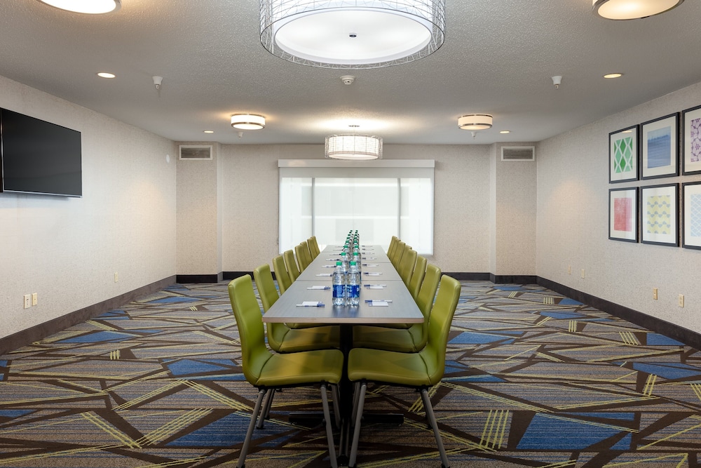 holiday inn express and suites milton east i 10 by ihg