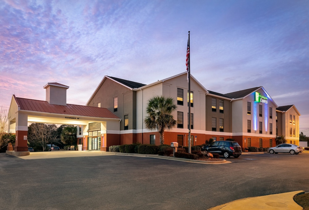 holiday inn express and suites milton east i 10 by ihg