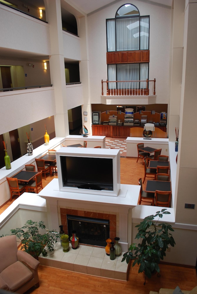 holiday inn express and suites milton east i 10 by ihg