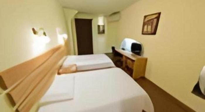 home inn hotel leshan center food street