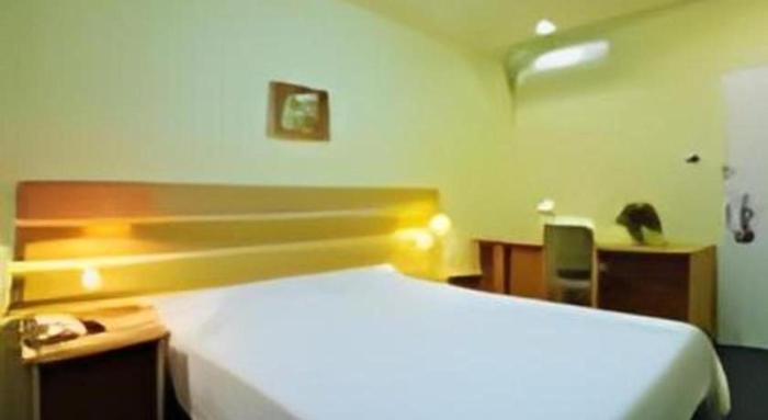home inn hotel leshan center food street