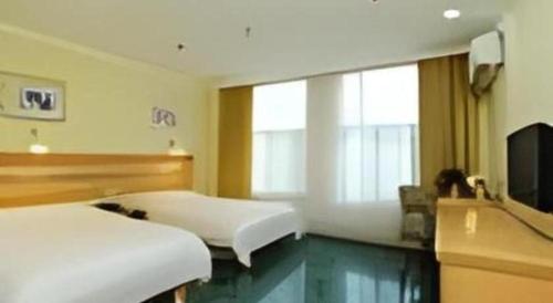 home inn hotel leshan center food street