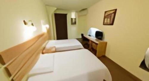 home inn hotel leshan center food street