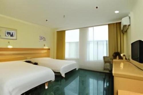 home inn hotel leshan center food street