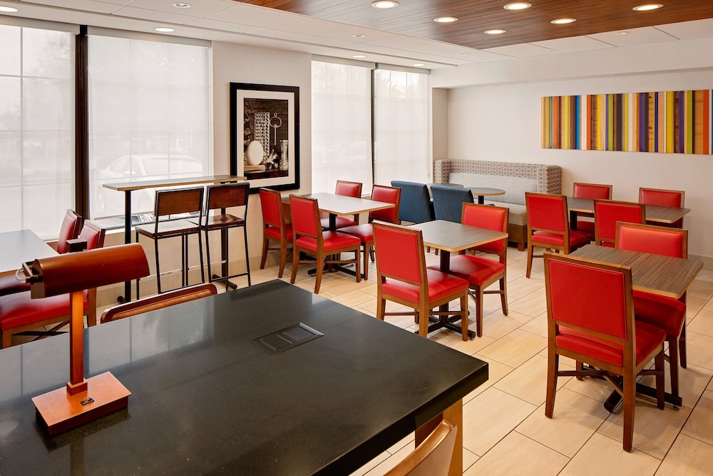 holiday inn express harrisburg east by ihg