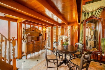 royal thai villas phuket