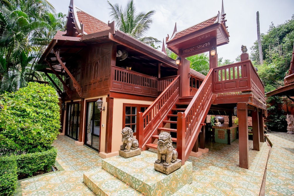 royal thai villas phuket