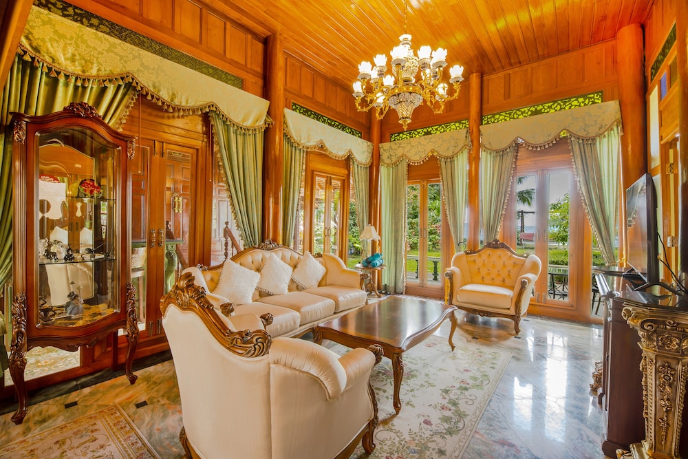 royal thai villas phuket
