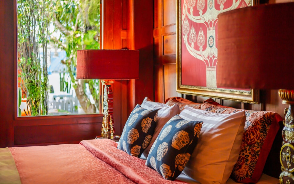 royal thai villas phuket