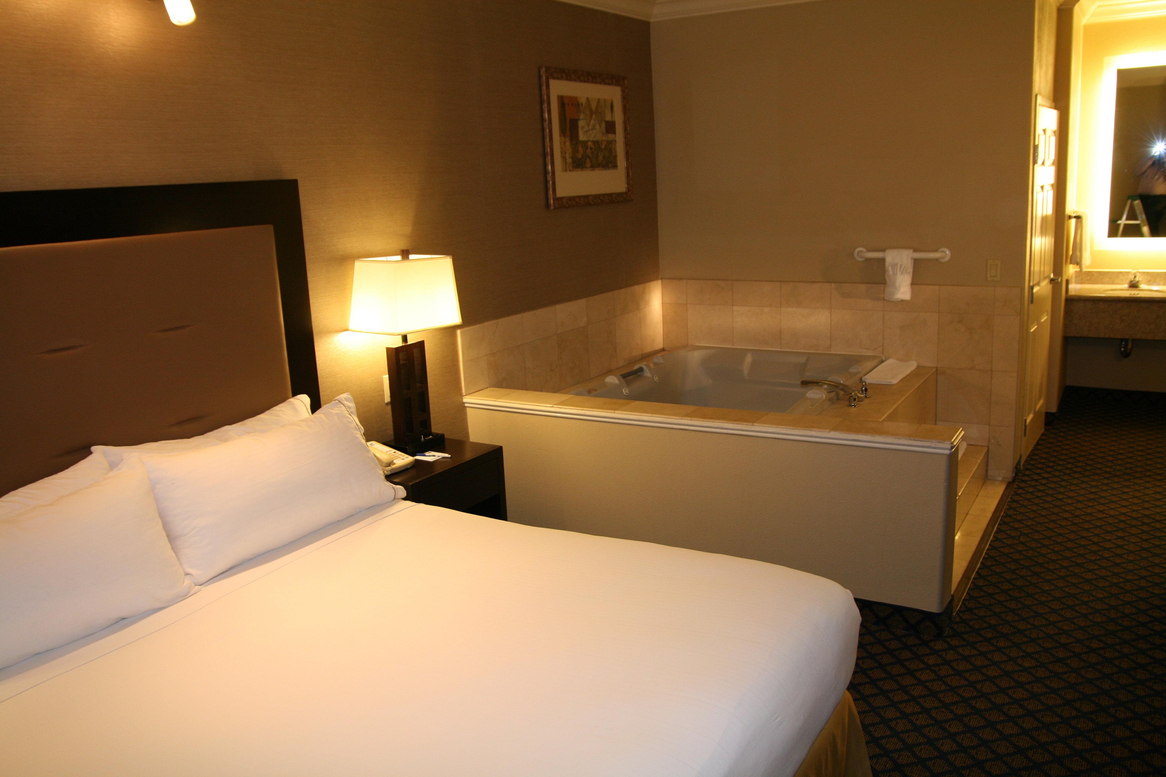 holiday inn express and suites san pablo richmond area