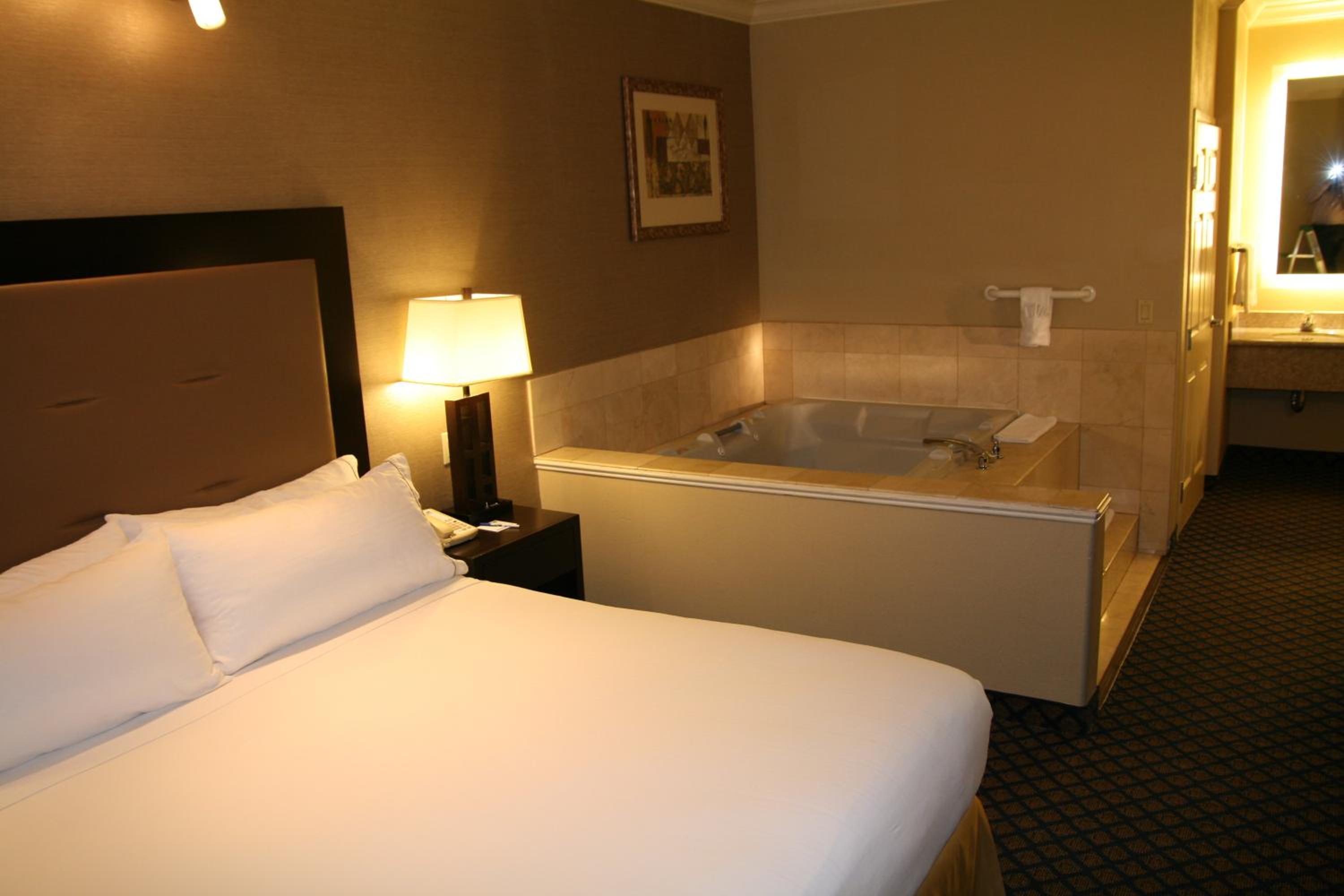 holiday inn express and suites san pablo richmond area