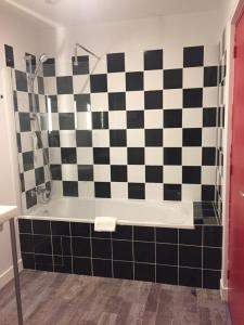 ibis styles marseille vieux port hotel adults only