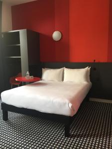 ibis styles marseille vieux port hotel adults only