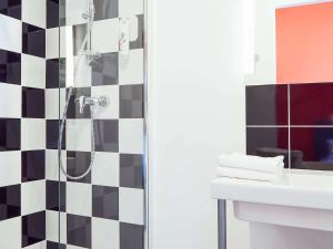 ibis styles marseille vieux port hotel adults only