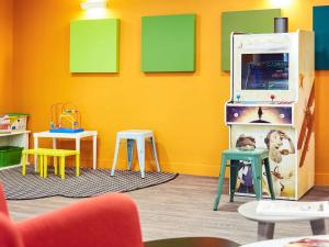 ibis styles marseille vieux port hotel adults only
