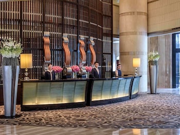 hilton bangkok grande asoke