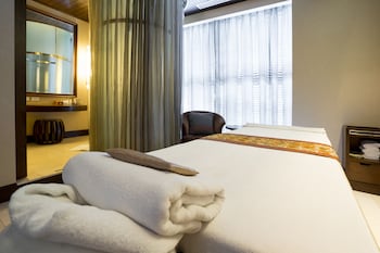 hilton bangkok grande asoke