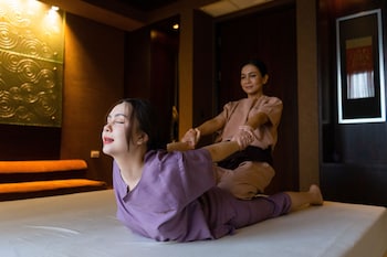 hilton bangkok grande asoke