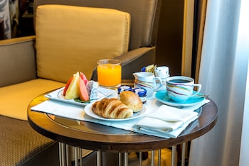 hilton bangkok grande asoke