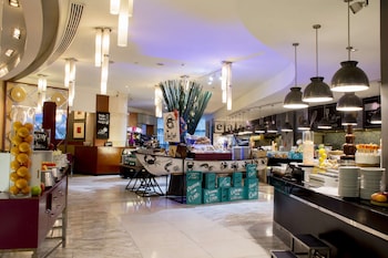hilton bangkok grande asoke