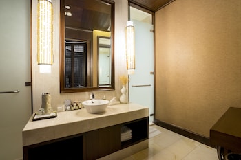 hilton bangkok grande asoke