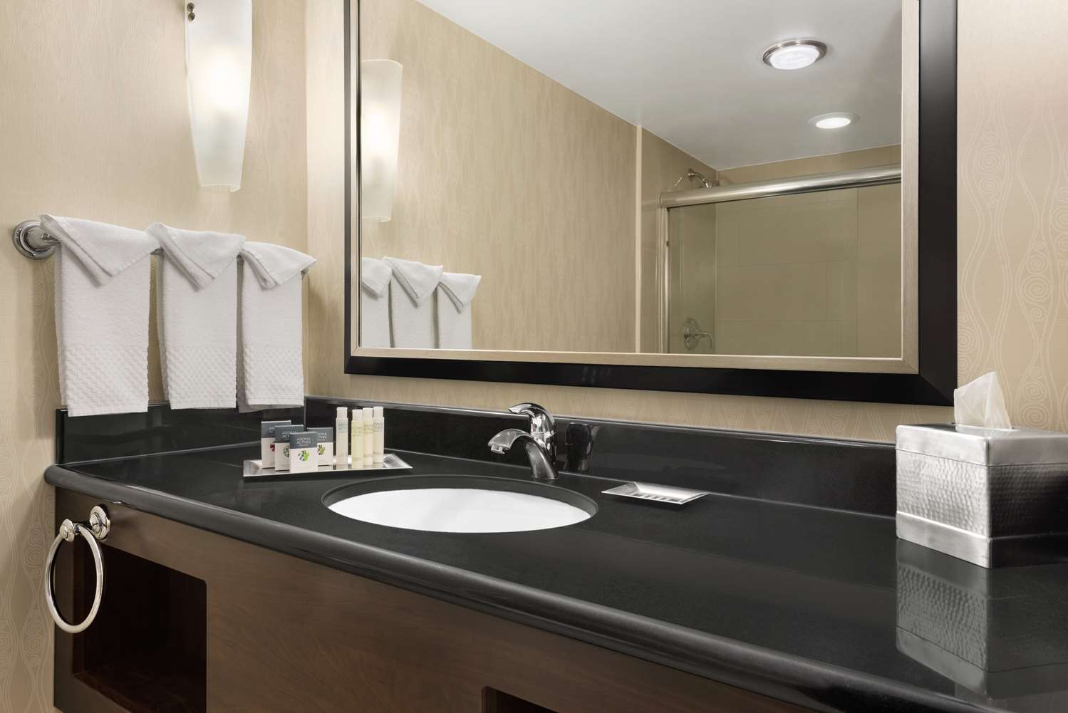 doubletree by hilton hotel wichita airport