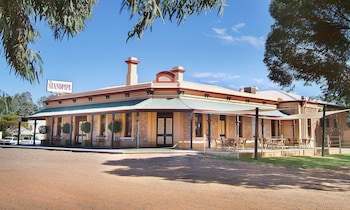 the standpipe golf motor inn