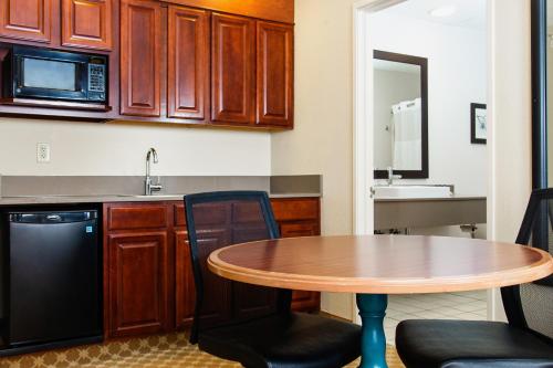 country inn and suites by radisson milwaukee west brookfield wi
