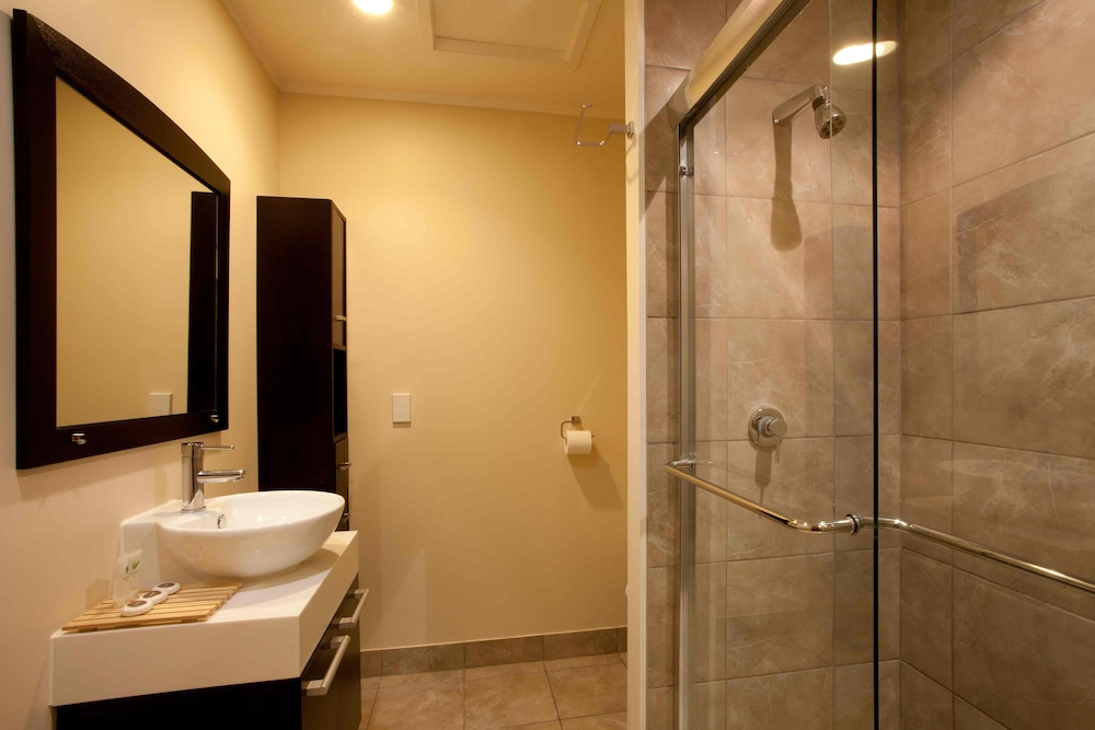 auckland airport kiwi hotel